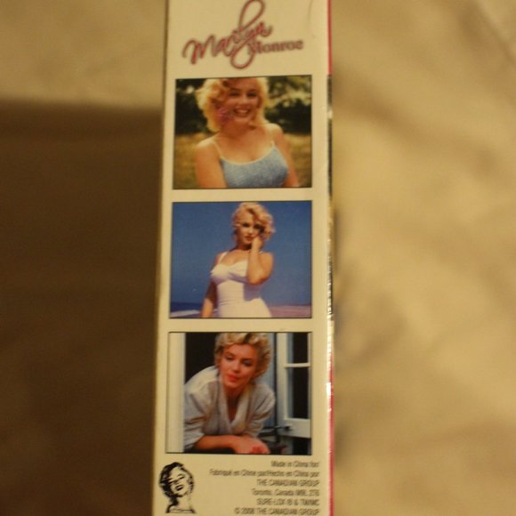 Marilyn Monroe Puzzle Calendar - Picture 5 of 5